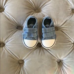 Adorable Velcro baby “Chuck” shoes (6-9 months)